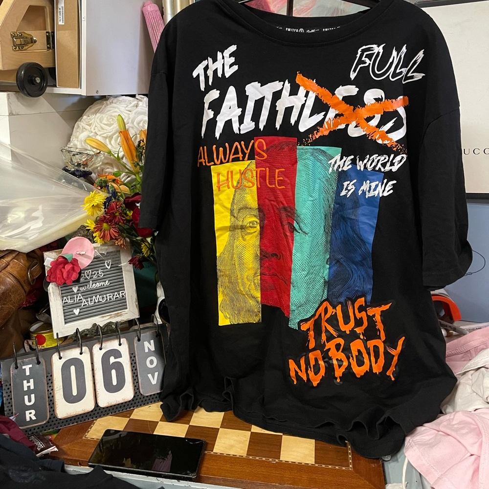 Vtg Switch Remarkable Shirt Mens Small White
Graphic Trust Nobody